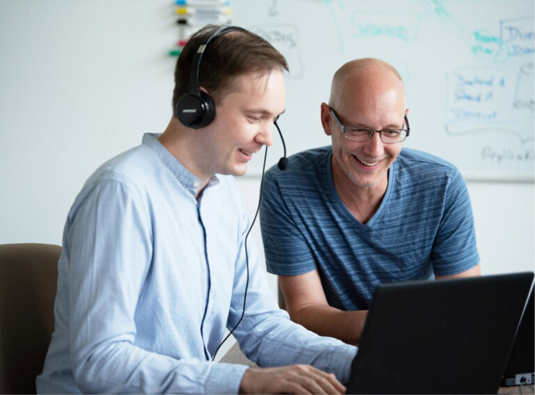 Experten der Heinlein Gruppe arbeiten gemeinsam an innovativen IT-Lösungen – vertrauenswürdige Beratung und digitale Transformation.